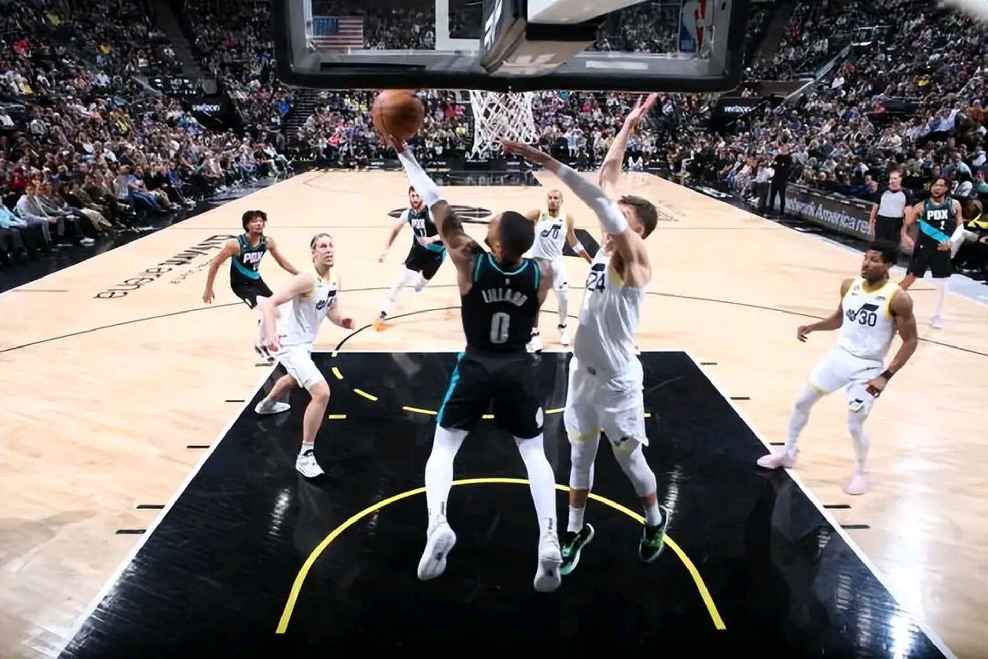 开拓者客场大胜,利拉德爆冷砍下+表现!