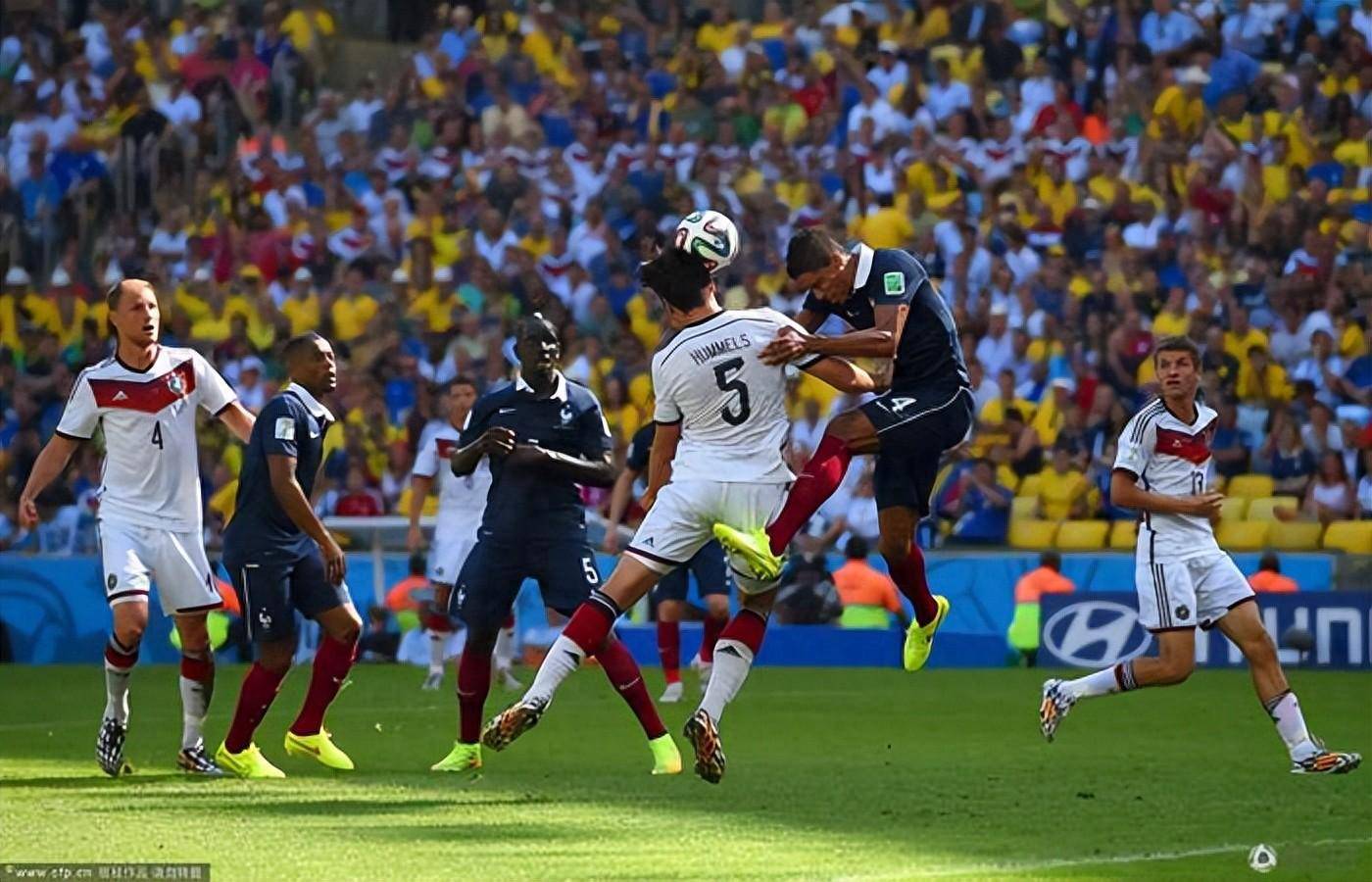 德国队在对阵瑞士队的比赛中险胜