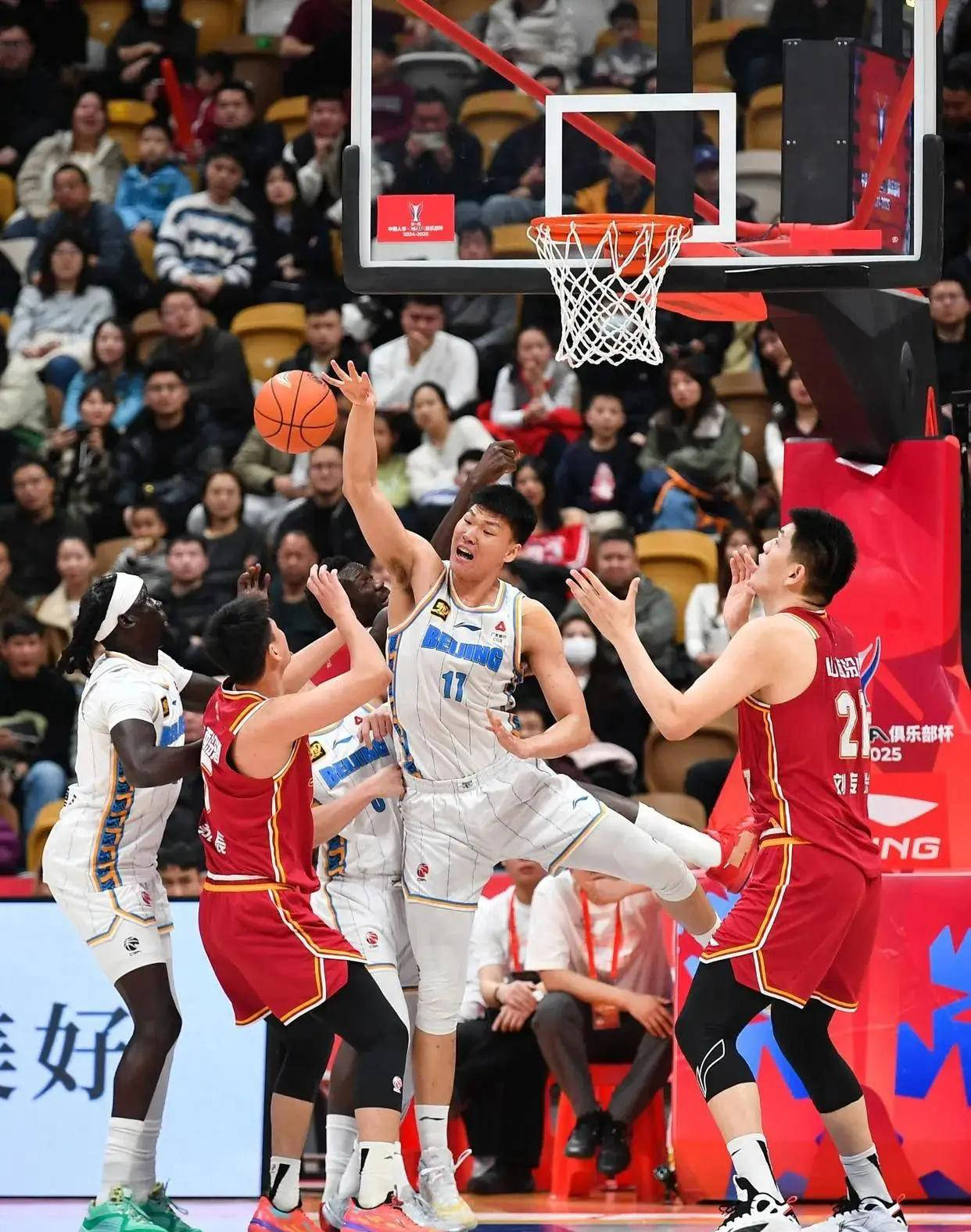 球队连续取胜晋级,备战下一轮比赛