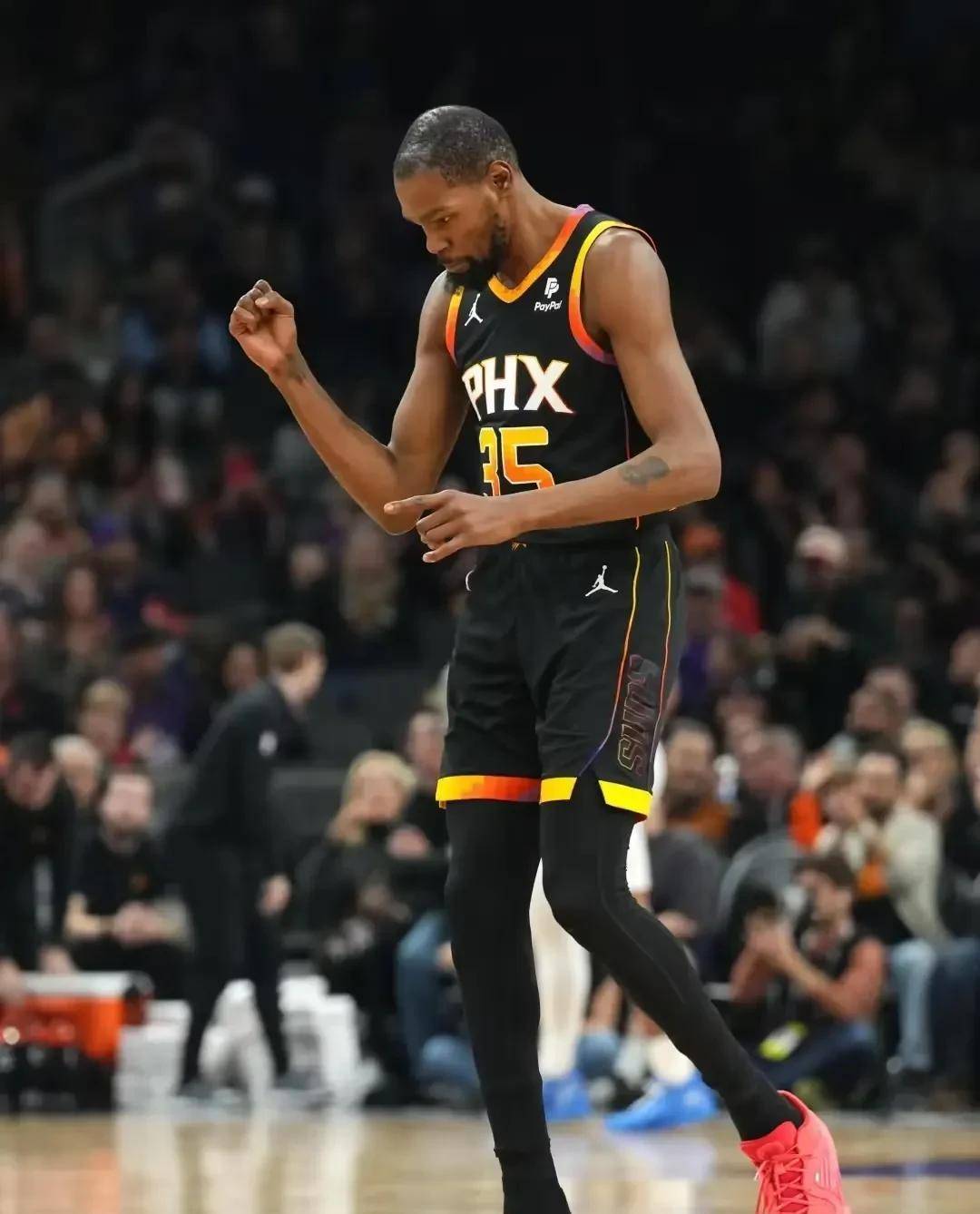 杜兰特官方公布新规，狂砍50分引发争议，独行侠球迷热议！的简单介绍