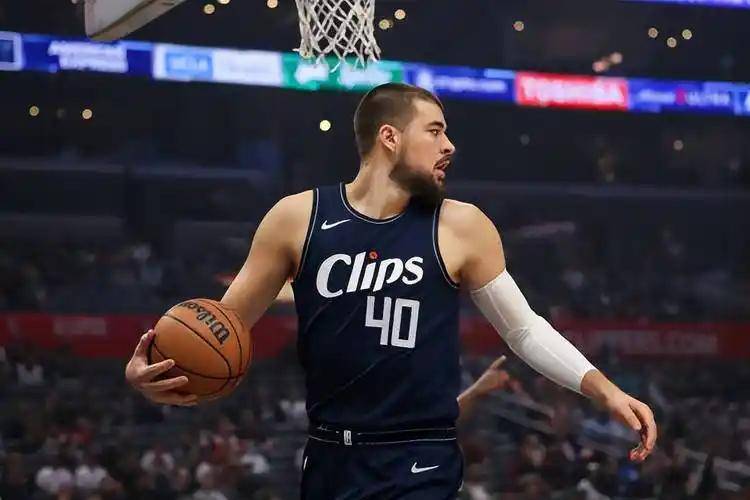 关于爵士陷入低谷，状态爆棚连败，关键时刻神级表现球队命运悬念！的信息